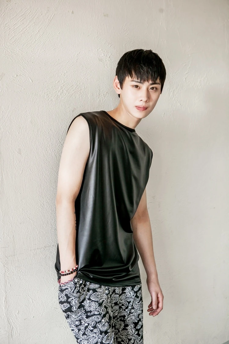 

S-4XL 2017 New Men's clothing fashion GD Hair Stylist Punk rock hip-hop Imitation leather T-shirt plus size singer costumes
