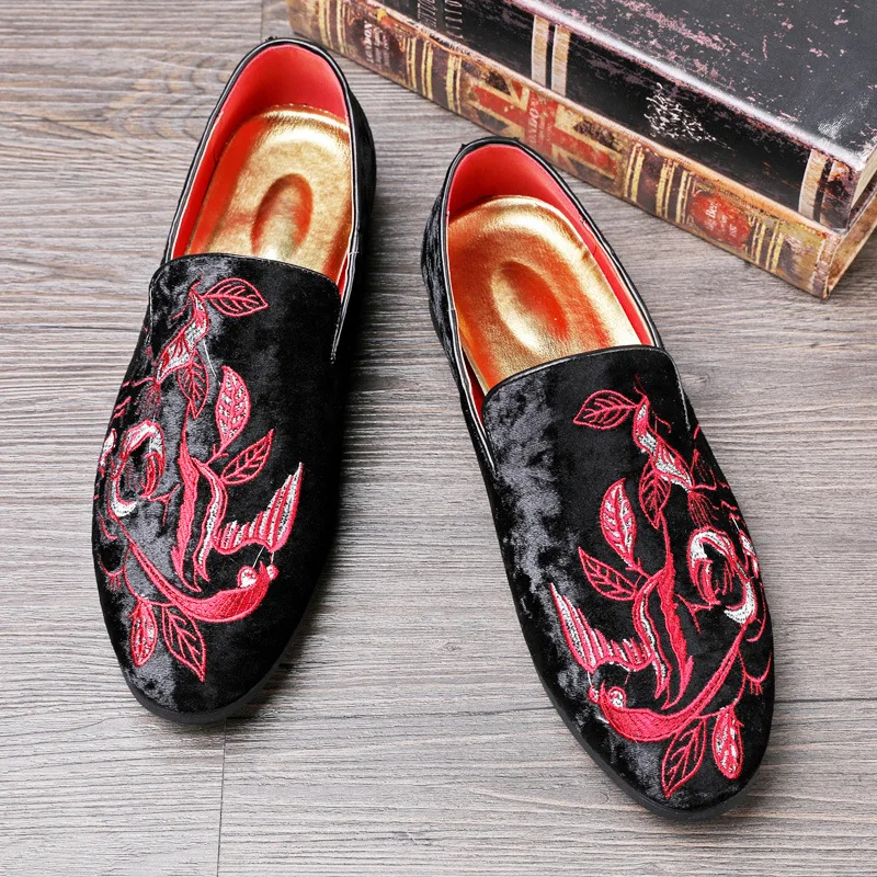 

Designer Shoes Leather embroidery Sneakers Men Casual Velvet Loafers on Men Flats wedding Shoes Moccasins Men