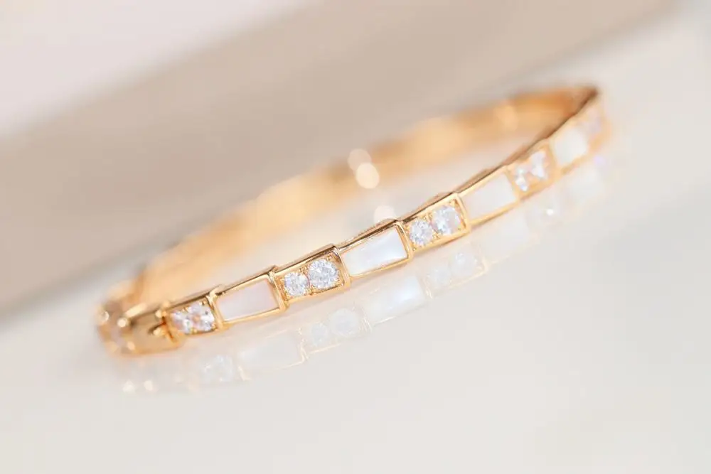 

Top quality V gold material New designer signed logo bracelet letter snake bangle for women girls