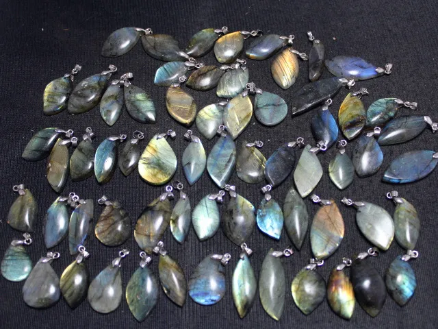 

20pcs Natural scintillating labradorite QUARTZ Crystal pendant free shipping