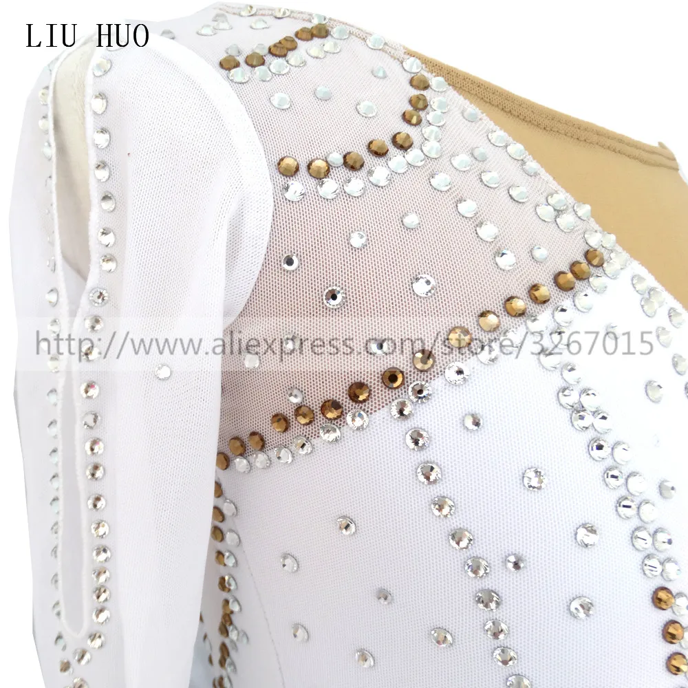 Женское платье для катания на коньках с круглым вырезом и длинным