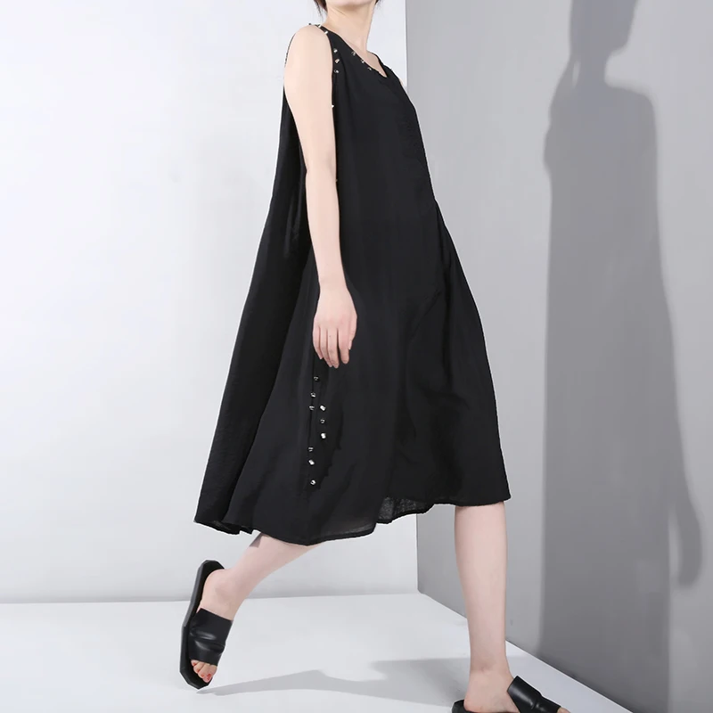 [EAM] Новое весенне-летнее платье-майка с круглым вырезом без рукавов, черное платье с заклепками и асимметричным подолом, модное женское платье JU773
