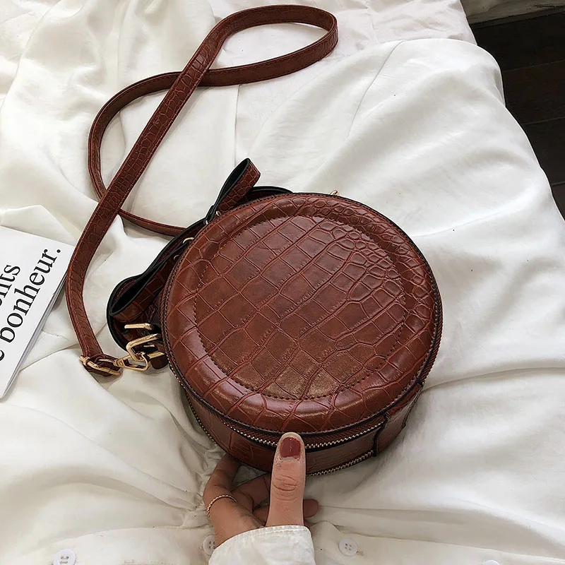 خمر حجر نمط بو الجلود جولة Crossbody حقائب للنساء 2019 جديد صغيرة المحافظ و حقائب السيدات حقيبة كتفية للسفر خمر حجر نمط بو الجلود جولة Crossbody حقائب للنساء 2019 جديد صغيرة المحافظ و حقائب السيدات حقيبة كتفية للسفر