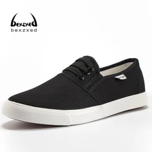 Nuevos Hombres Zapatos de Lona Planos Transpirable Blanco Negro Zapatos Casuales Hombres de Moda Los Hombres de Deslizamiento en Los Holgazanes Alpargatas