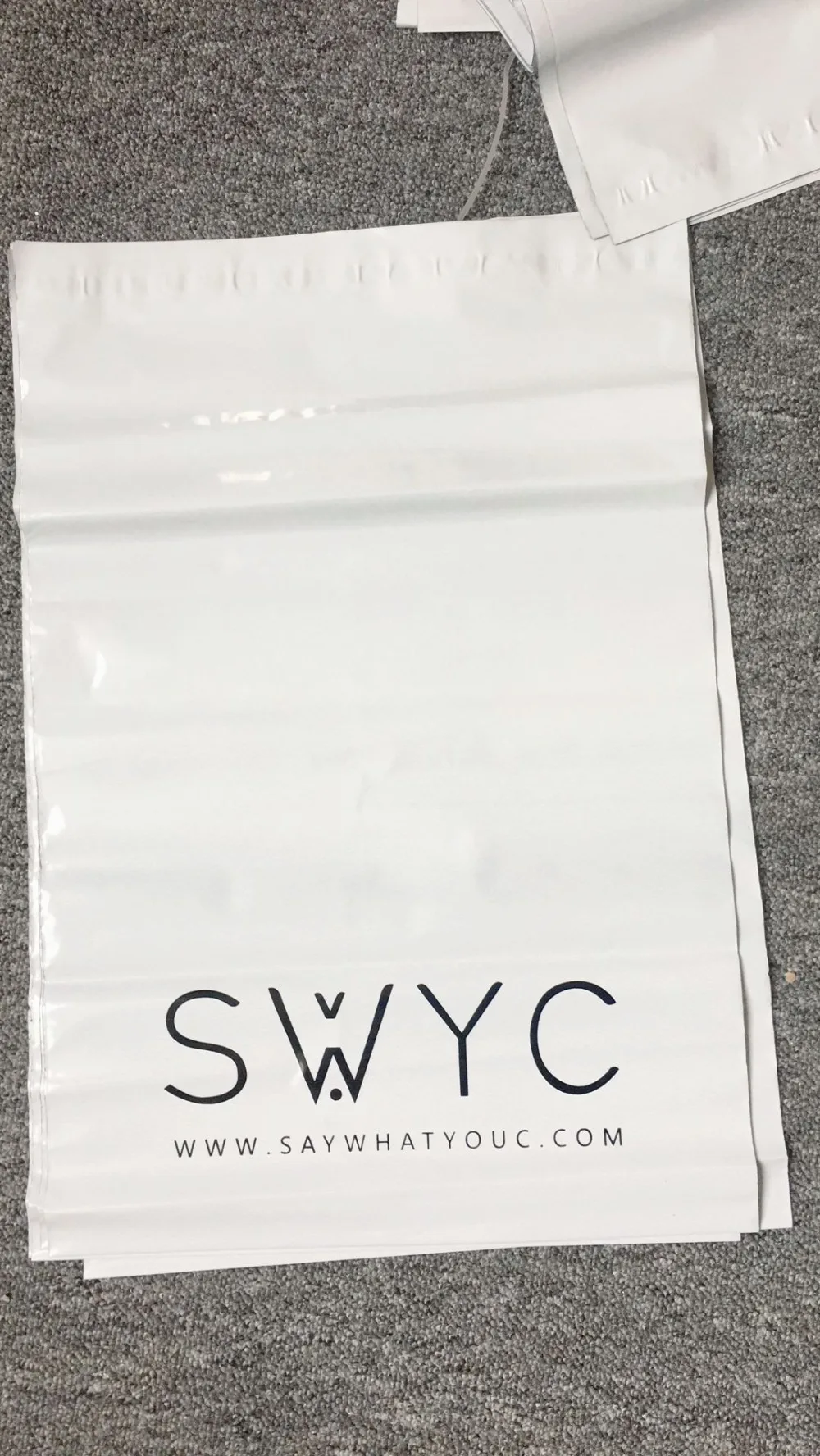 Бесплатный Пользовательский логотип, 500 шт./лот белый поли конверт для отправки почтовые полиэтиленовые пакеты, упаковочные конверты почтовый пакет пластик
