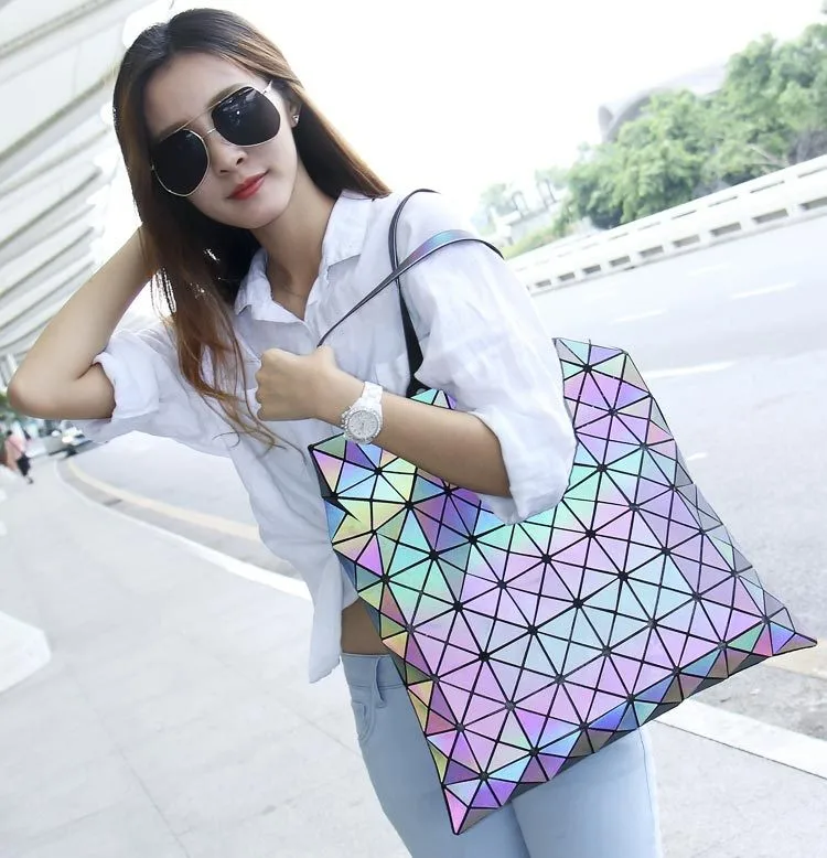 

2019 Hot Luminous Bag Women's Geometry shoulder Messenger bag Hologram Laser Noctilucent bag Free Shipping 8*8 Free Shipping