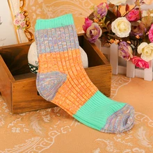 10 пар в партии; в Корейском стиле Женская Повседневная зимняя коттоновые Носки ярких цветов лоскутное градиент Носки