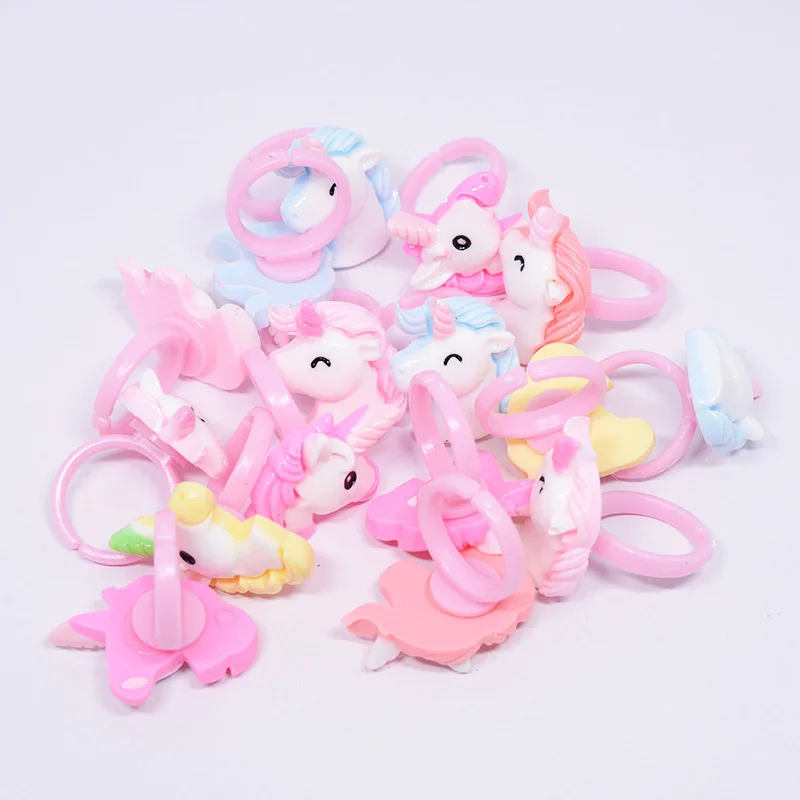 

12pc/lot Acrylic Cartoon Unicorn Horse Kids Finger Rings Party Favors Costume Birthday Party Gifts for Guest Baby Party Supplies