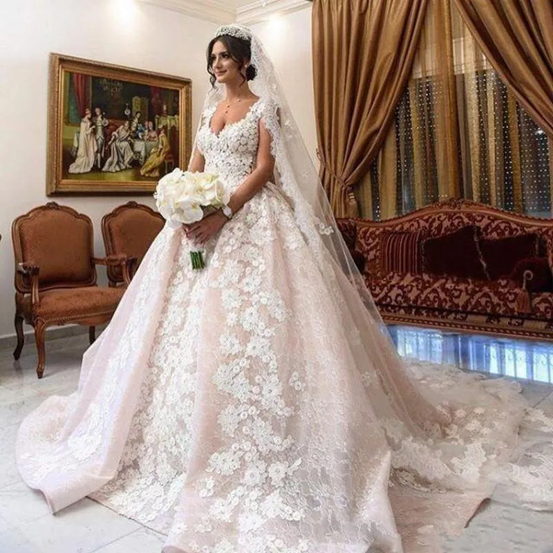 

Arabic Lace Ball Gown Wedding Dresses Deep V Neck 3D Appliques Luxury Bridal Gowns Count Train Dubai Wedding Dress Vestidos