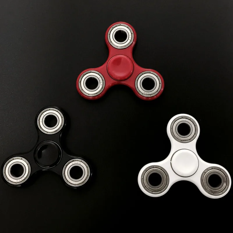 White-Black-Tri-Spinner-Fidget-Toy-Plastic-EDC-Hand-Spinner-For-Autism-and-ADHD