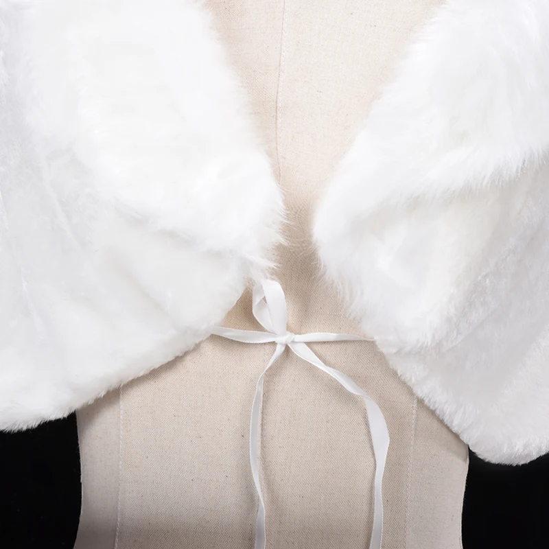 Cheap Warm faux fur Coat White Wedding Wrap Winter Wedding Bolero 2018 Jacket Bridal Coat Wedding Accessories Wedding Cape Coat Cheap Warm faux fur Coat White Wedding Wrap Winter Wedding Bolero 2018 Jacket Bridal Coat Wedding Accessories Wedding Cape Coat