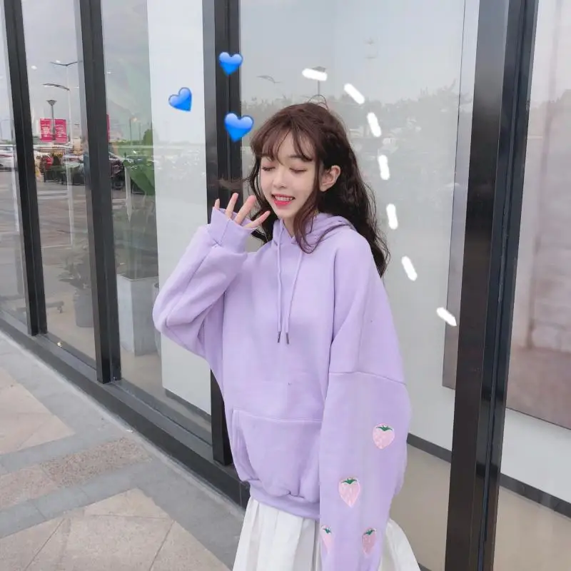 المتناثرة الأزياء زائد المخملية المرأة هوديس لطيف الفراولة التطريز مقنعين طالب البلوز الحلو فضفاضة المرأة البلوفرات