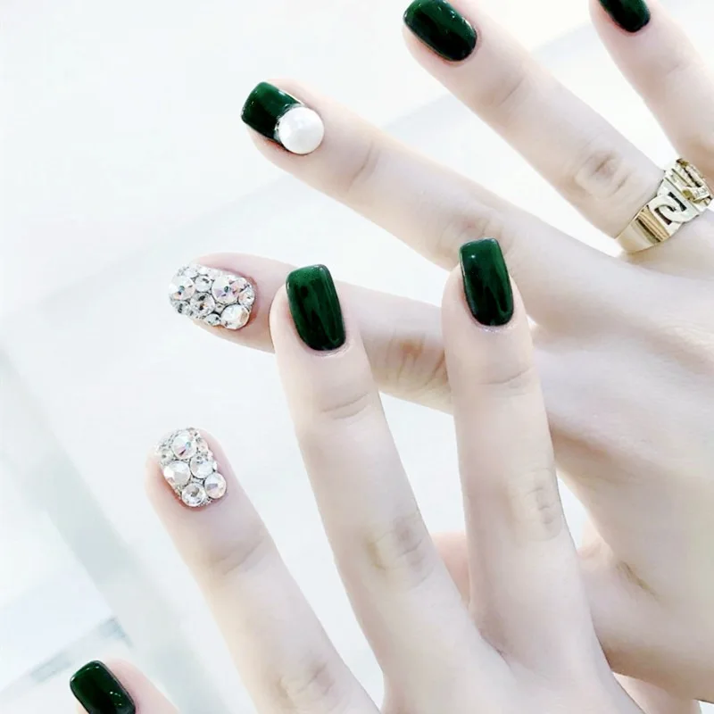 

24pcs/Set Green Full Diamond False Nails White Pre-design Short Round Head Full Cover Nail Tips Fnished Nail Art