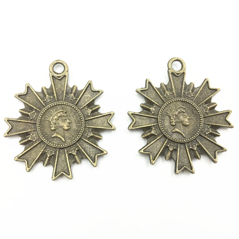 20Pcs Antique Bronze Tone Pendants For Necklaces Queen Medal Badge