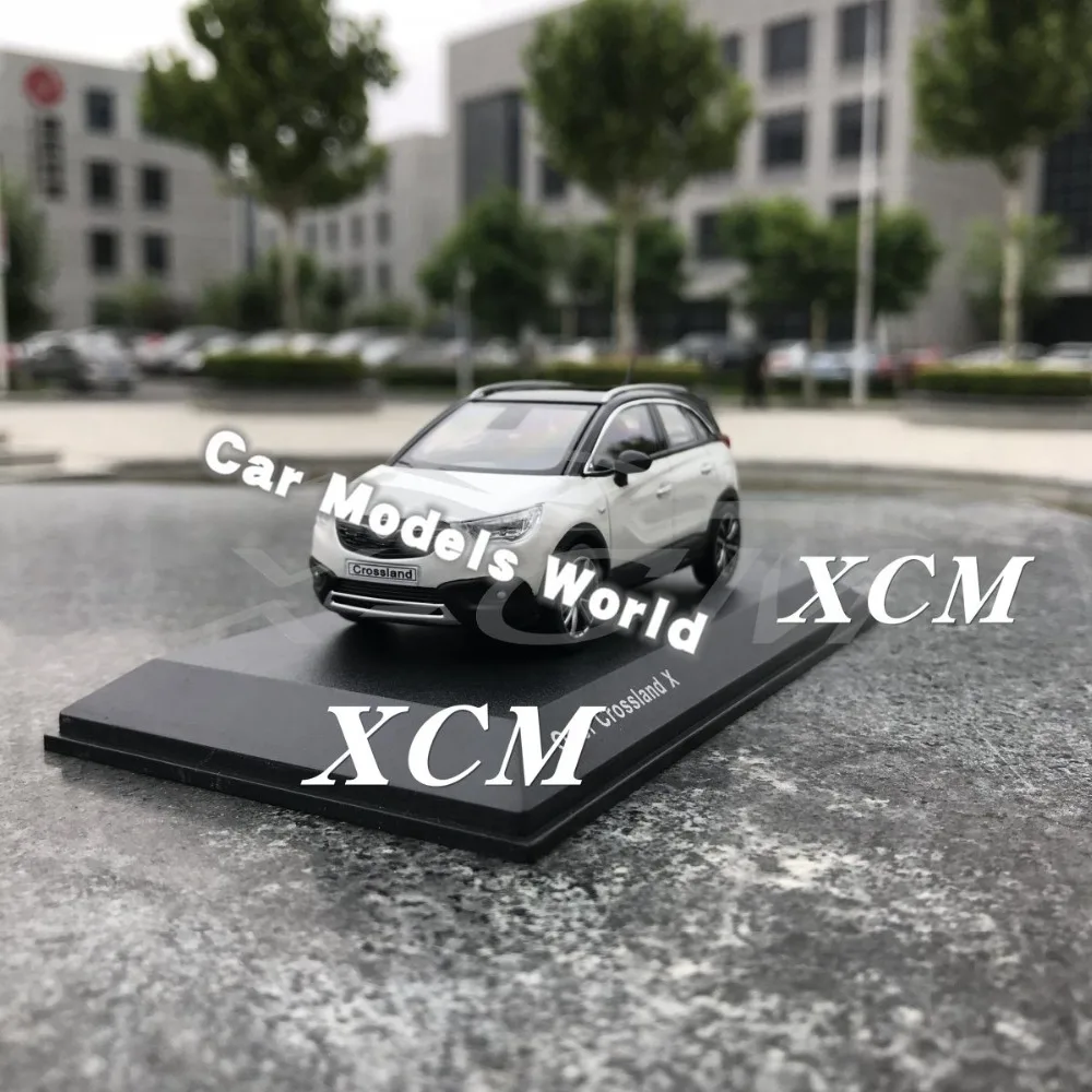 Литая модель автомобиля для Crossland X 1:43 (белый) ничего не открывается + маленький