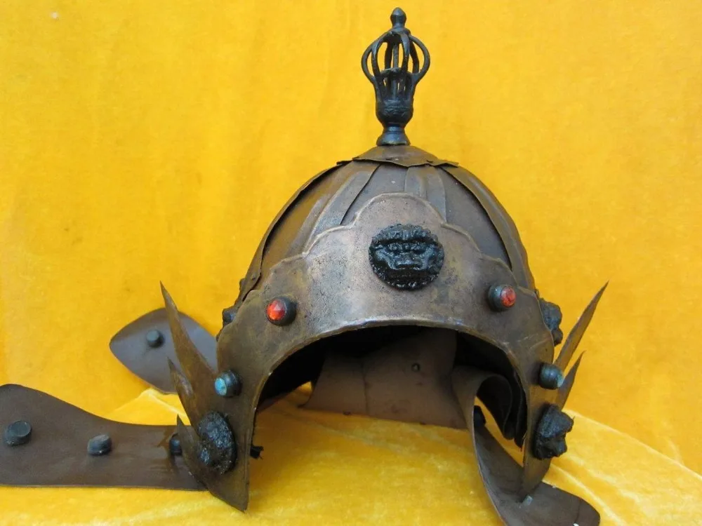 

antique The ancient Chinese general's helmet