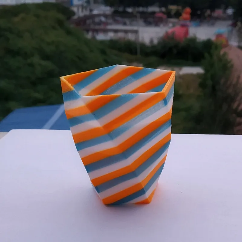 tilt strip vase 02_