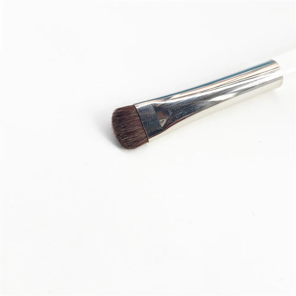 Trish Mcevoy Brush 54 Va Va Voom Smudge Brush _ 4