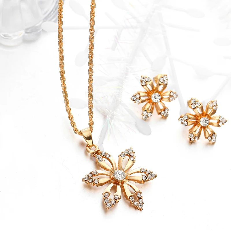 

2018 Hot 1Set Gold Flower Alloy Crystal Jewelry Set Hanging Pendant Necklaces Stud Earring Elegant Bride Wedding Party For Women