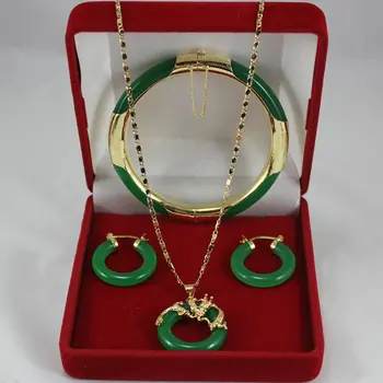 

SET0010 nice 7.5" green Jades bracelet, earings and pendant with dragon sets