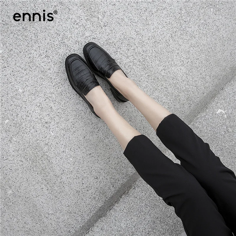 ENNIS/Коллекция года; модные лоферы; женская повседневная обувь из натуральной кожи; мокасины на плоской подошве с тисненым каменным узором; цвет коричневый, черный; Новинка; C9106