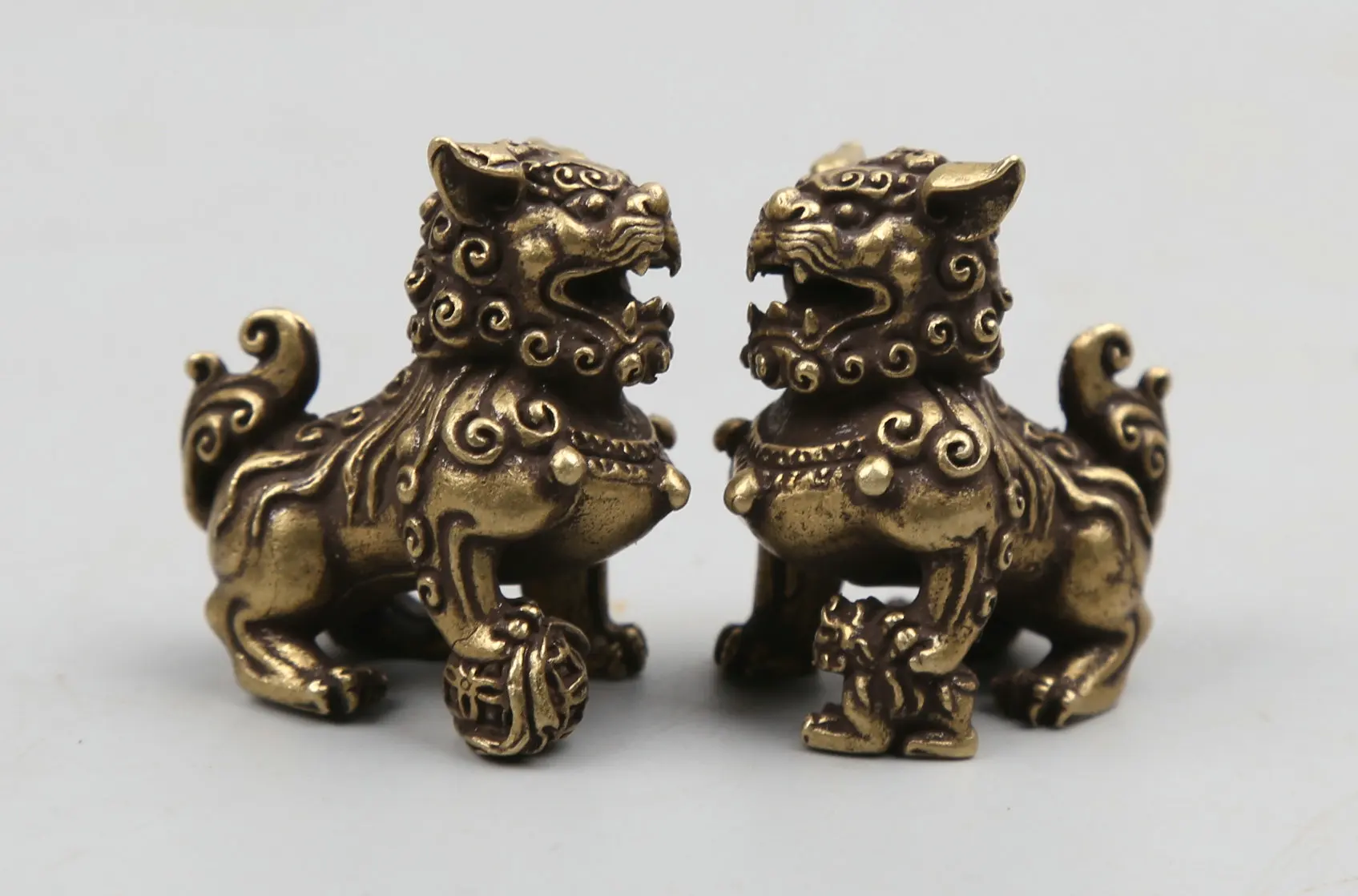 

34MM/1.3" Collect Curio Rare Chinese Fengshui Small Bronze Exquisite Animal Auspicious Beast Duad Door Lion Pendant Statue 93g