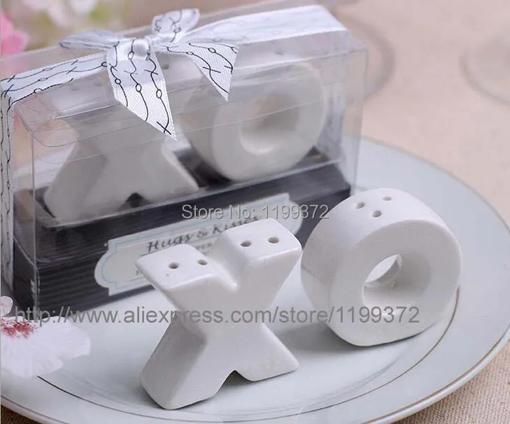 30 Sets XO Hugs & Kisses Salt & Pepper Shaker Wedding Party Favour
