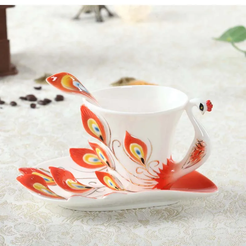 Европейская кофейная чашка Павлин керамическая оригинальная бутылка костяного фарфора 3D цвет эмаль фарфоровая чашка с блюдцем и чайная и кофейная ложка набор