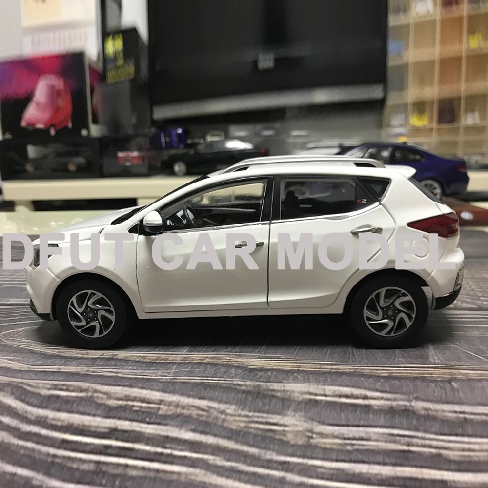 Литая модель автомобиля 1:18 JAC S2 из сплава игрушки для детей рождественские