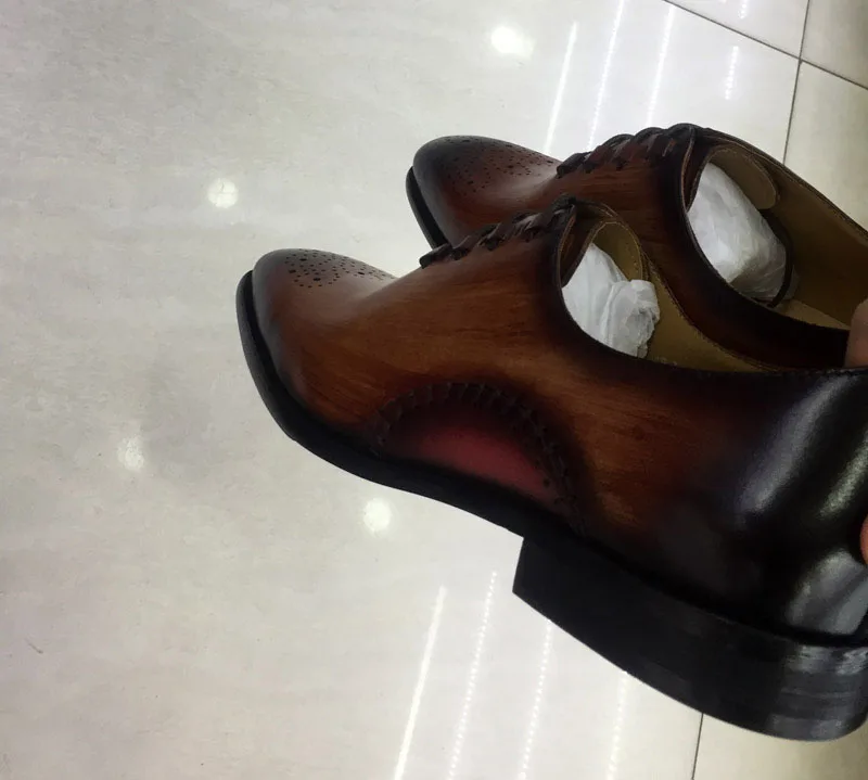 Мужские туфли-оксфорды из натуральной кожи с ручной росписью; цвет коричневый, черный, синий; Мужская официальная обувь с перфорацией типа «броги»; свадебные модельные туфли