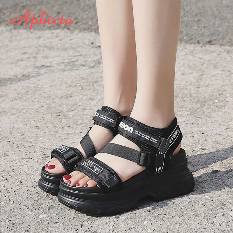 Aphixta المصارع صنادل أرضية المرأة الصنادل مشبك الصيف المرأة إسفين كعب مكتنزة صندل شاطئ مريحة امرأة الأحذية