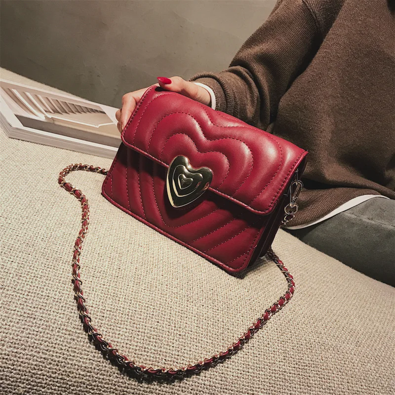 Goedkoop DORANMI Gestreepte Flap Schoudertassen Voor Vrouwen 2019 Luxe Merk Ontworpen Metalen Hart Messenger Crossbody Bag Vrouwelijke Bolsa DJB031