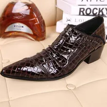 Оксфорды с узором «крокодиловая кожа»; Мужские модельные туфли с острым носком; коричневые вечерние туфли из лакированной кожи с заклепками; chaussure homme