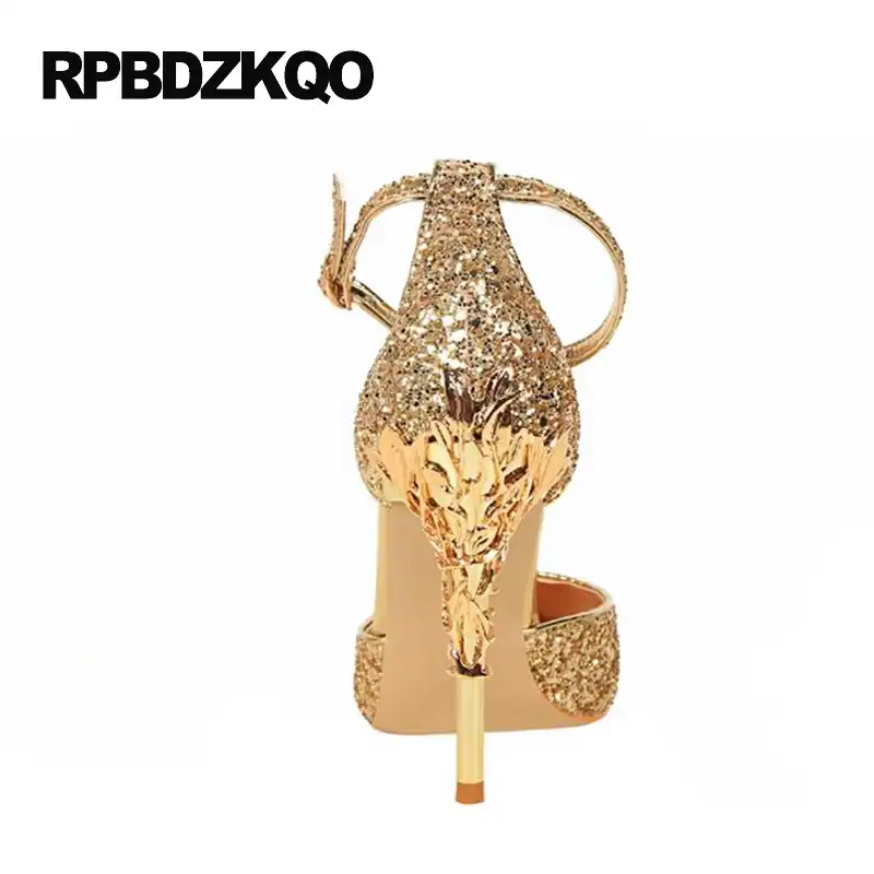 salto alto fino dourado