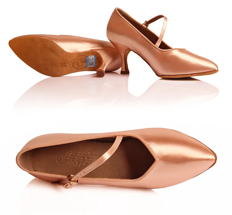 20161103_103000_009Ballroom Latin Dance shoes Soft Bottom girl Sports Shoes Modern Jazz shoe for Women for satin Feel fine BD138 Hot