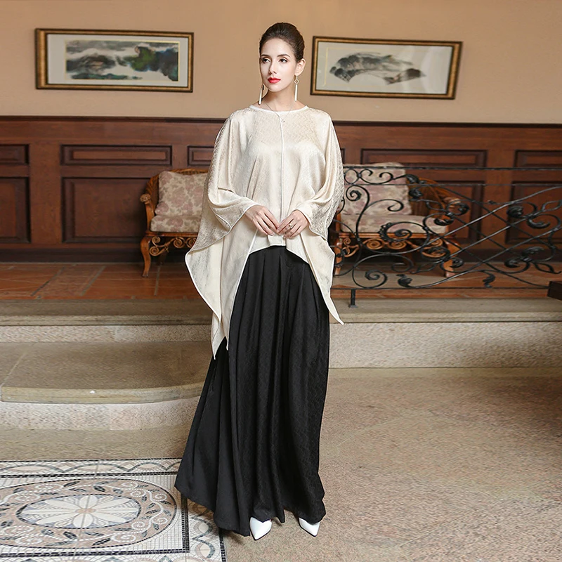 

VOA 2018 Autumn New Simple Batwing Sleeve Beige Silk Jacquard Loose Women T Shirt Plus Size Brief Solid Casual Tops BSH01801