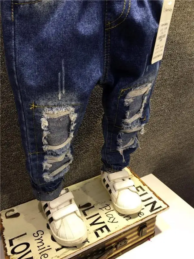 Штаны для мальчиков, джинсы модные джинсы для мальчиков на весну и осень, детские джинсовые брюки детские рваные винтажные рваные штаны с потертостями для детей возрастом от 2 до 7 лет