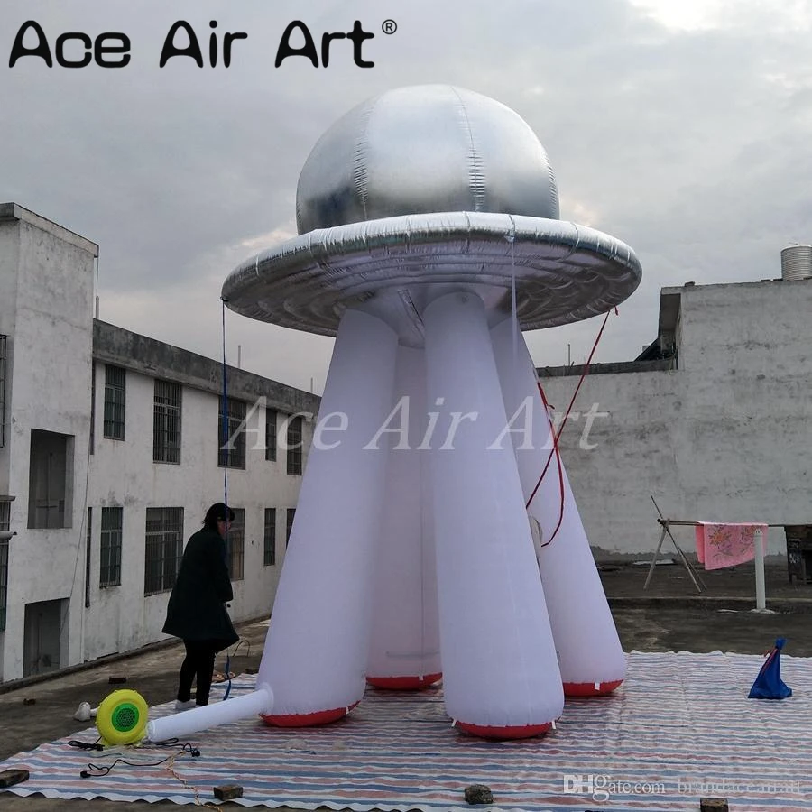  2019 new design 4.5m H popular inflatable UFOsilver standing UFO model for activities