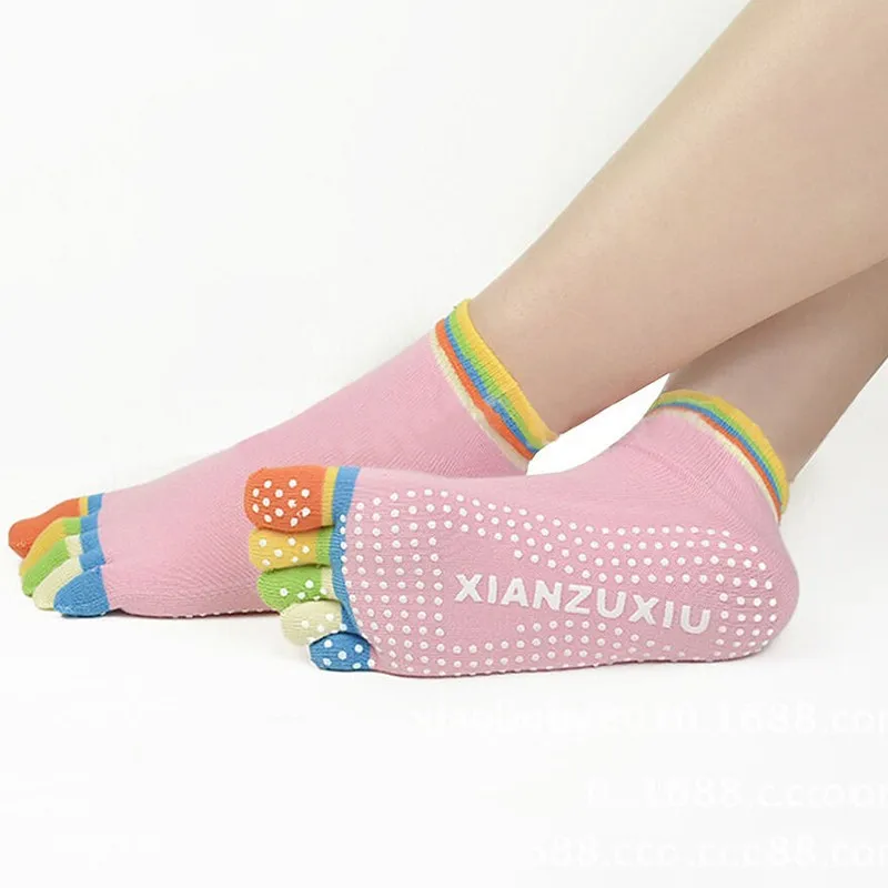 1 пара, 6 цветов, новинка, противоскользящие женские носки для йоги, прочные цветные хлопковые носки для йоги с рукояткой на лодыжке и пятью пальцами - Цвет: Pink