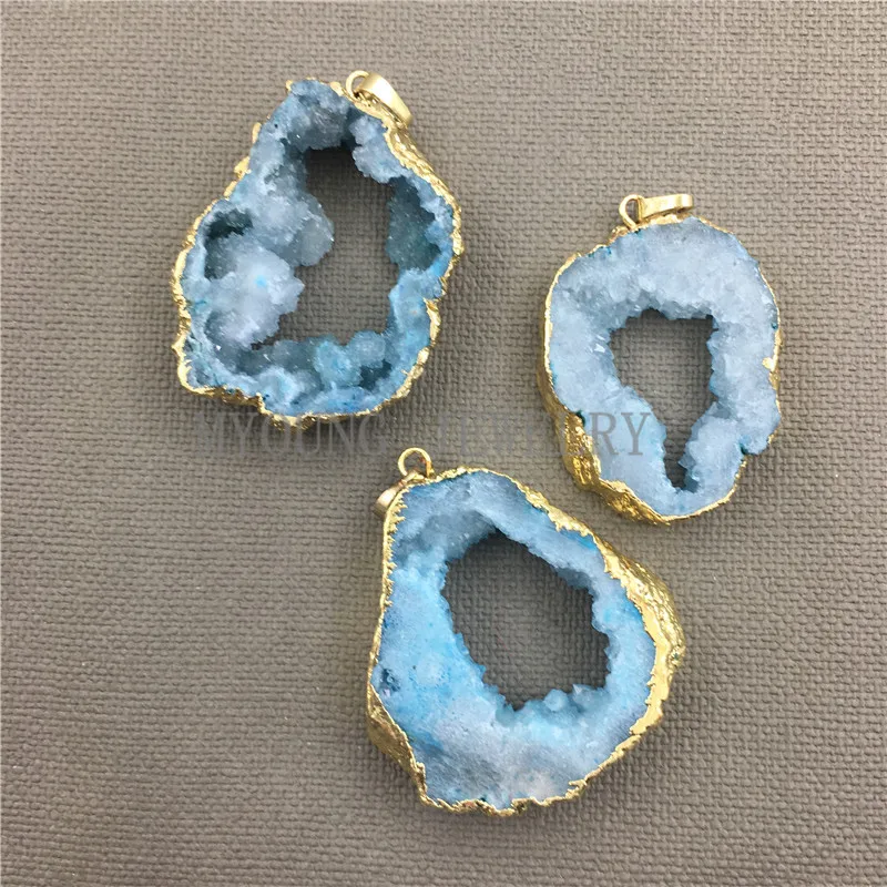 MY0412 Freeform Blue Crystal Quartz Drusy Slice Pendant Charm, Quartz Druzy Pure Gold Color Edge and Bail Cluster Necklace Pendant (1)