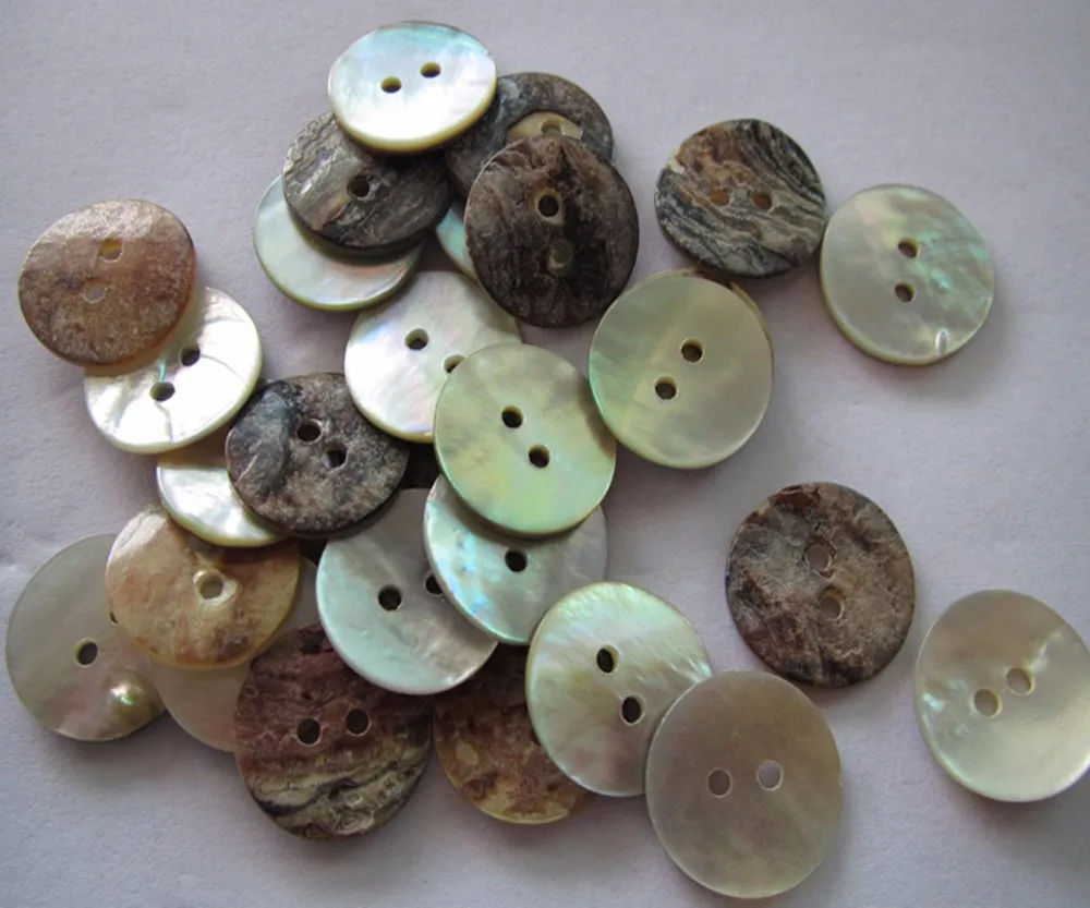 Round Coconut Shell Button Grey Floral 15mm 24L