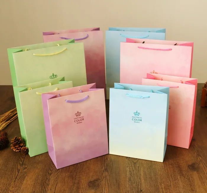 

10pcs Paper Bags 23x18x10cm Color Rendering Crown Hot-stamping Cloth Candy Chocolate Gift Packing Bag For Fashion Shop Boutiques