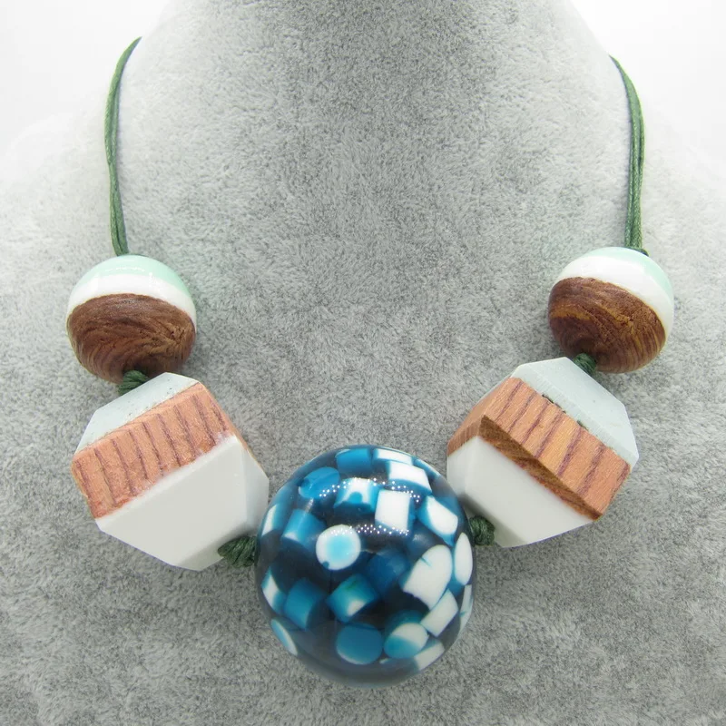 

35mm Bold Blue Dots Bead with New Popular Wood and Resin Beads Immtation Jewelry Necklace