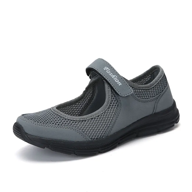 Новая весенняя женская обувь, женские кроссовки из дышащей сетчатой ткани для среднего возраста, Нескользящие, женская обувь для отдыха, черная обувь на плоской подошве размера плюс - Цвет: Dark gray