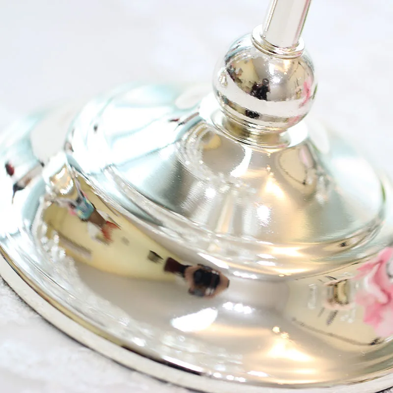 الراقية أوروبا الفضة مطلي شمعدان الزفاف الجدول محور الديكور Candlestand الحديثة الأزياء حامل شموع كريستال الراقية أوروبا الفضة مطلي شمعدان الزفاف الجدول محور الديكور Candlestand الحديثة الأزياء حامل شموع كريستال