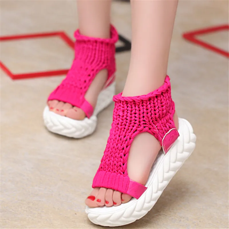 مصمم صنادل أرضية النساء صنادل طراز جلاديتور الصيف حذاء مسطح الكعب سميك السيدات الأبيض Sandalias عارضة Zapatos موهير