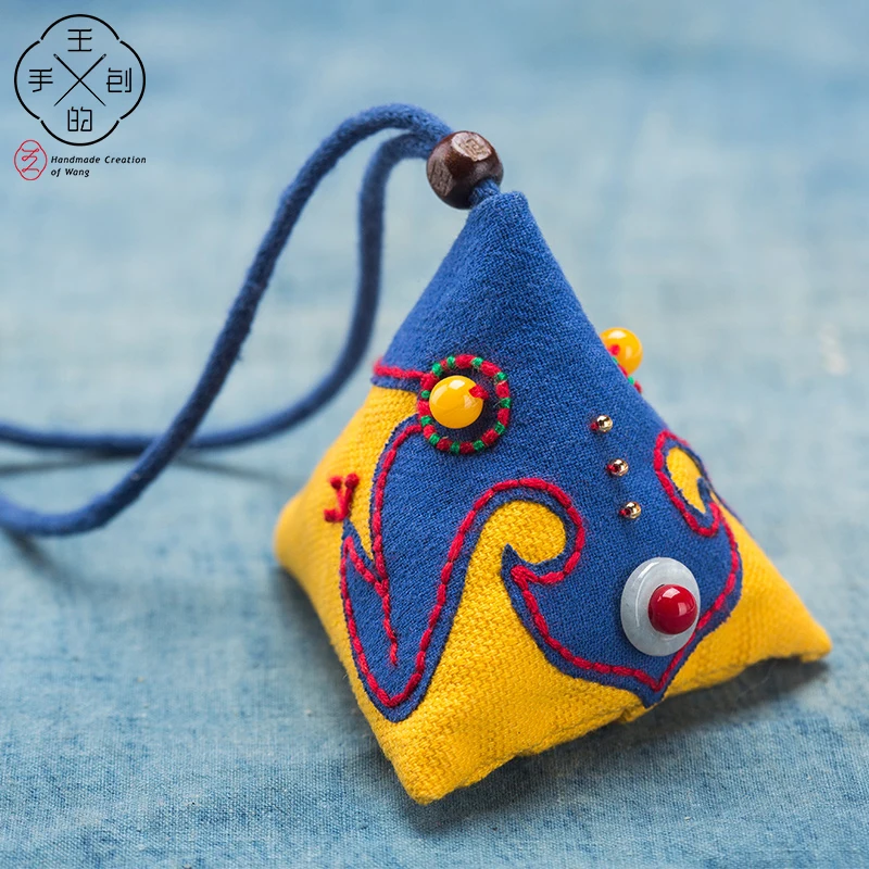 

Original Hand Embroidery Golden Toad Pendant Filling Osmanthus Chinese Traditional Ethnic Style Safe Wealth Symbol Handicrafts