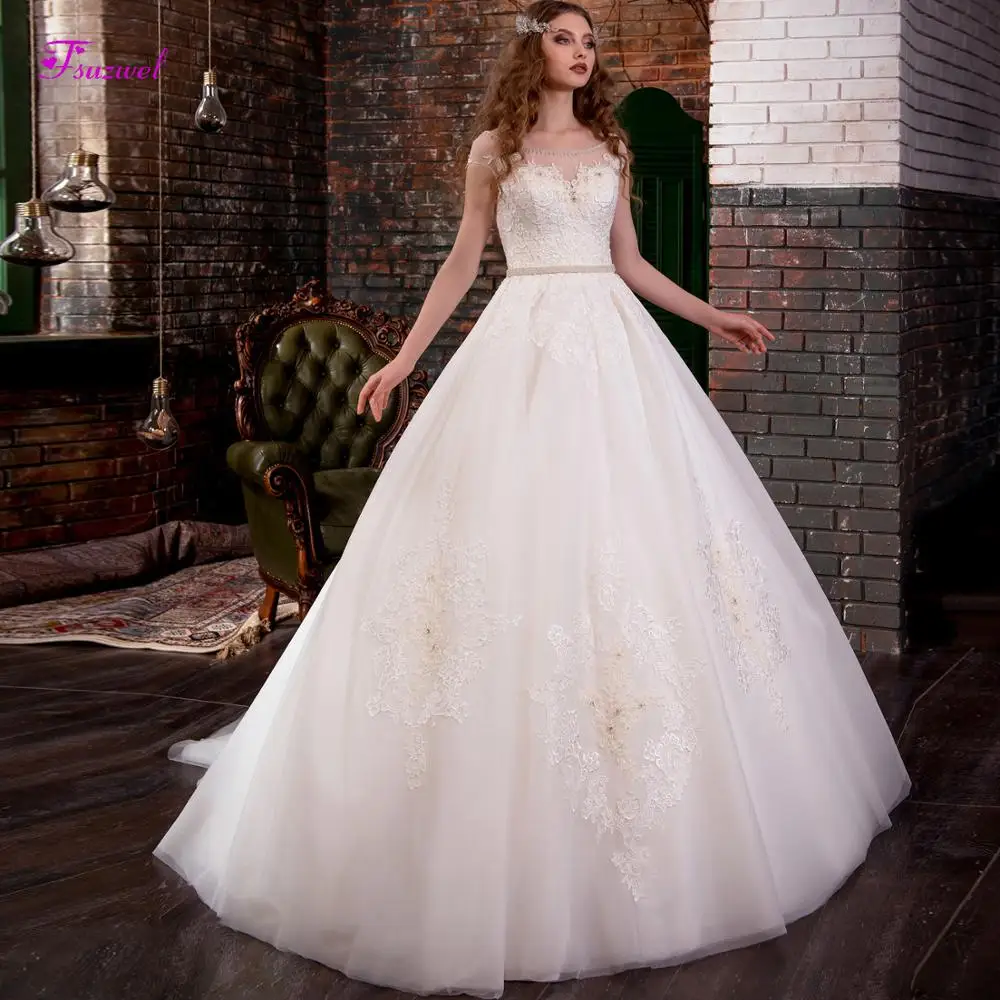

Fsuzwel Gorgeous Scoop Neck Appliques Beaded A-Line Wedding Dresses 2020 New Luxury Pearls Sashes Princess Bride Gown Plus Size