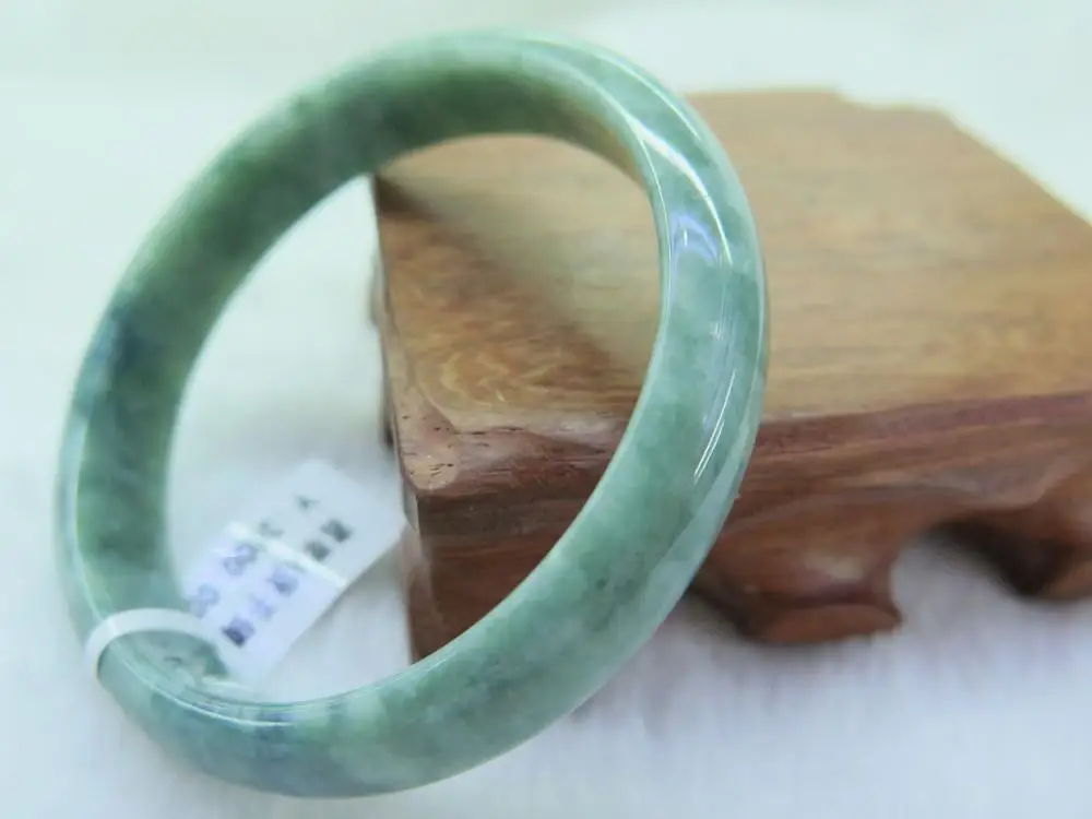 

J.Lee Gift Certificated 100% Natural Grade A Bean-Green Jade (Jadeite) Bangle