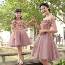 Mère et Fille Robes Enfants Princesse Jupe Femmes De Mariage Shoulderless Fleur Robe